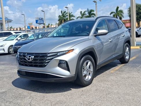 Used 2023 Hyundai Tucson SEL FWD image 2