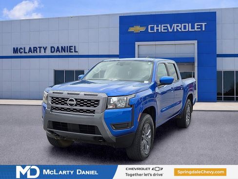 Used 2025 Nissan Frontier SV w/ Tow Package AWD/4WD image 2