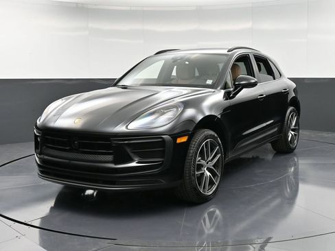Certified 2025 Porsche Macan AWD/4WD image 6
