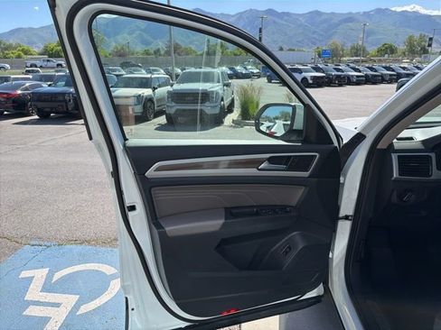 Used 2023 Volkswagen Atlas SEL AWD/4WD image 10