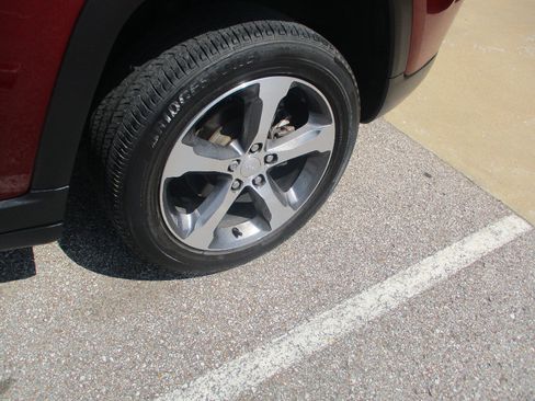 Used 2023 Jeep Grand Cherokee Limited AWD/4WD image 24