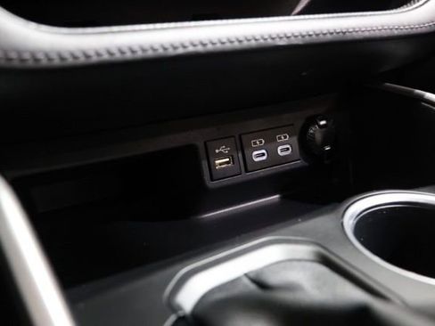 Used 2023 Toyota Highlander XLE FWD image 26