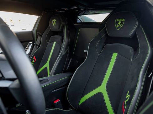 Used 2020 Lamborghini Aventador SVJ image 16