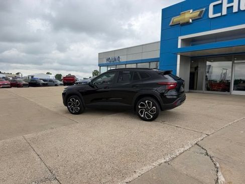 Used 2024 Chevrolet Trax RS w/ Sunroof Package FWD image 3