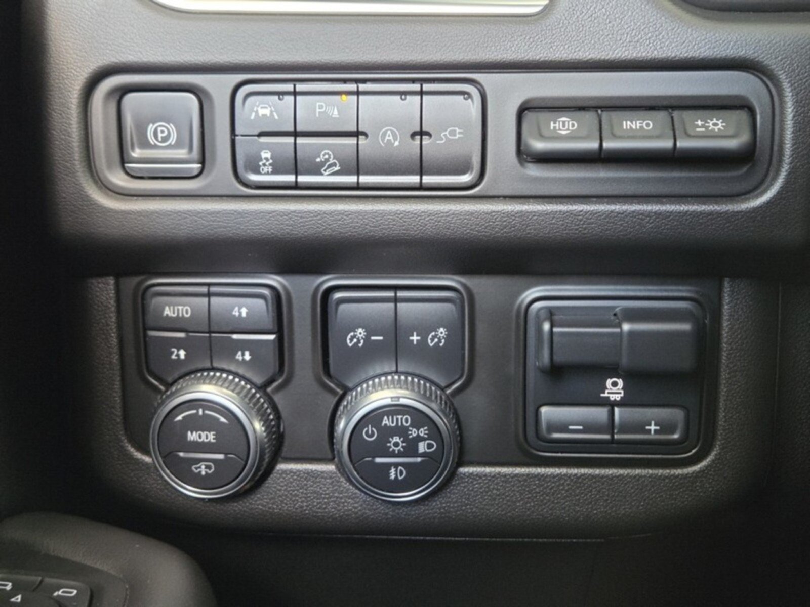 Used 2021 GMC Yukon AT4 w/ AT4 Premium Plus Package AWD/4WD image 38