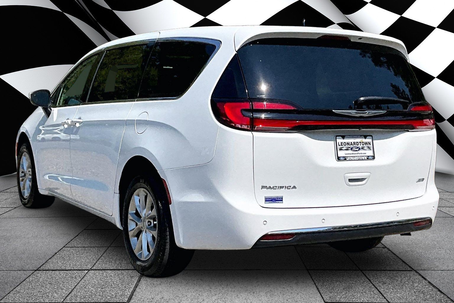Used 2023 Chrysler Pacifica Touring-L AWD/4WD image 12