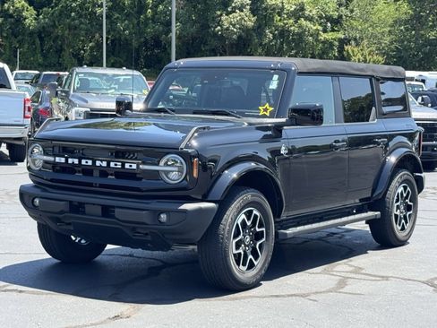 Used 2023 Ford Bronco Outer Banks image 2