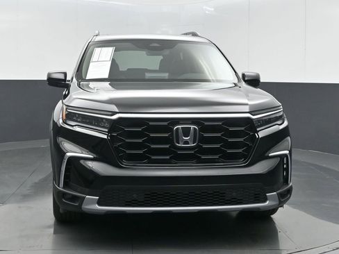 Used 2025 Honda Pilot Touring image 4