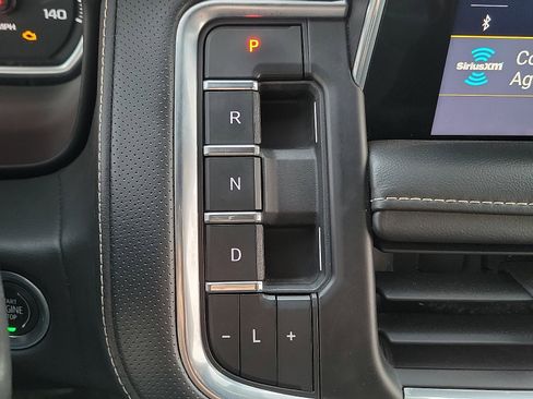 Used 2021 Chevrolet Tahoe Premier w/ Premium Package image 16