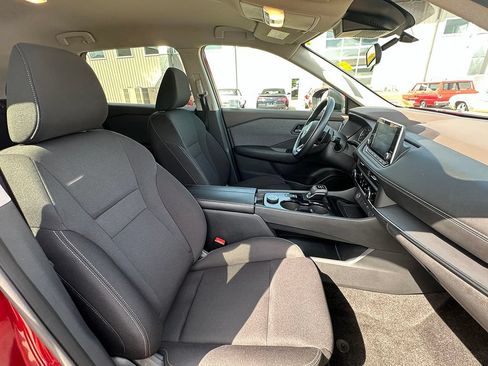 Used 2023 Nissan Rogue S AWD/4WD image 24