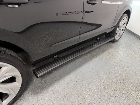 Used 2025 Lincoln Navigator Reserve image 36