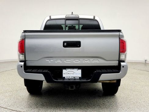 Used 2016 Toyota Tacoma Limited w/ Towing Package AWD/4WD image 6
