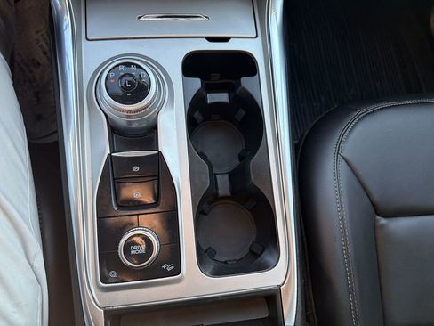 Used 2022 Ford Explorer XLT w/ Equipment Group 202A image 21