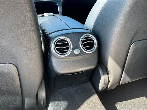 Used 2018 Mercedes-Benz C 300 4MATIC Sedan image 33