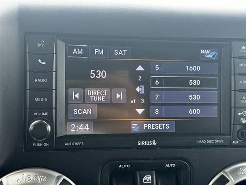 Used 2018 Jeep Wrangler Unlimited Sahara image 29