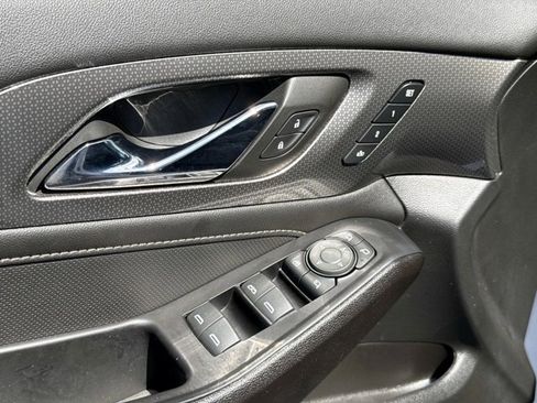 Used 2023 Chevrolet Traverse Premier FWD image 19