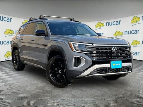 Used 2024 Volkswagen Atlas Peak Edition SE AWD/4WD image 1