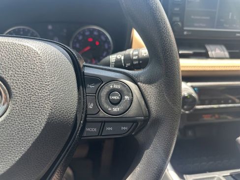 Used 2020 Toyota RAV4 XLE FWD image 16
