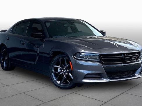 Used 2022 Dodge Charger SXT w/ Blacktop Package RWD image 3