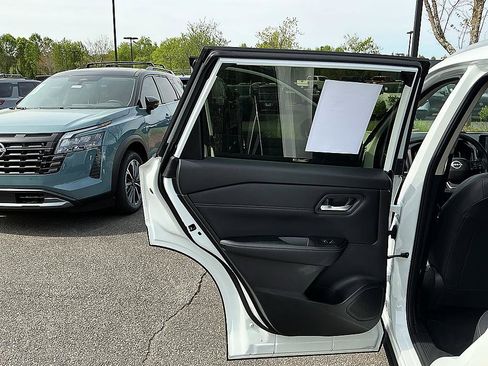 Certified 2025 Nissan Rogue SL image 23