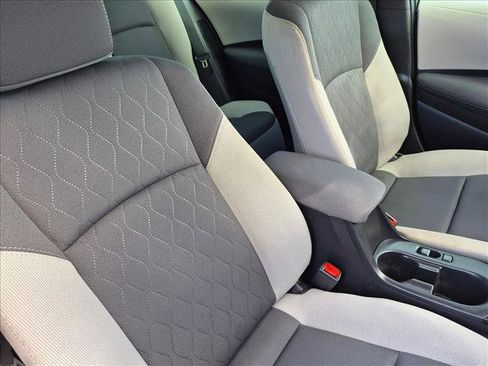 Used 2025 Toyota Corolla LE FWD image 19