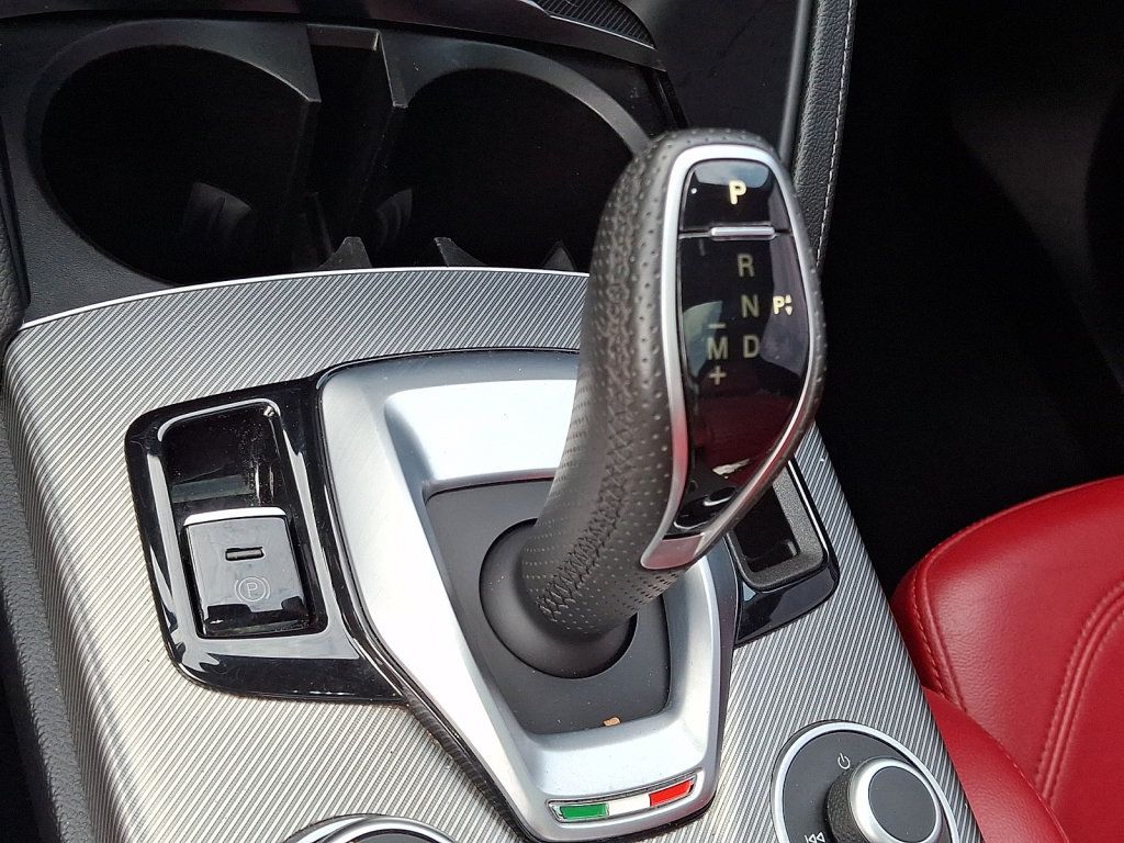 Used 2023 Alfa Romeo Stelvio Veloce AWD/4WD image 27