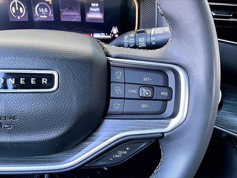 Used 2024 Jeep Wagoneer L Series II w/ Flexible Seating Group image 22