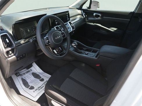 Used 2023 Kia Sorento LX FWD image 8