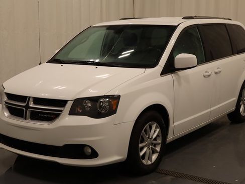 Used 2020 Dodge Grand Caravan SXT image 3