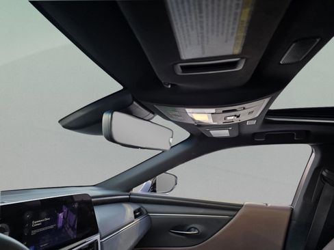 Used 2024 Lexus ES 350 w/ Premium Package image 12