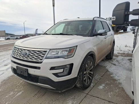 Used 2016 Ford Explorer Platinum image 3