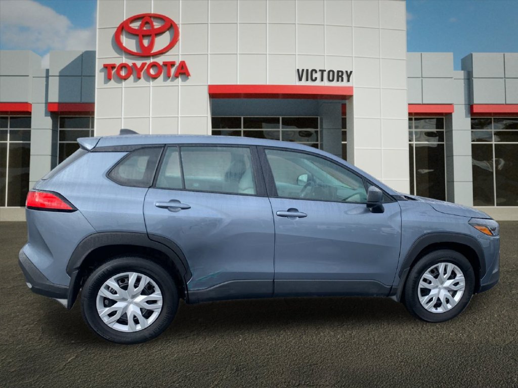 Used 2023 Toyota Corolla Cross L AWD/4WD image 2
