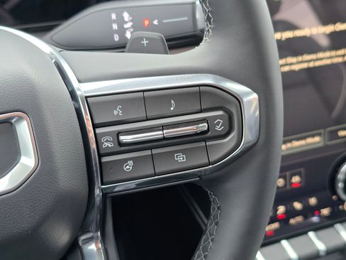 New 2026 GMC Terrain Denali w/ LPO, Floor Liner Package image 25