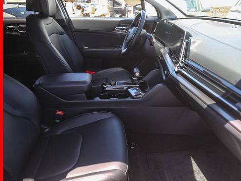 Certified 2025 Kia Sportage EX FWD image 16