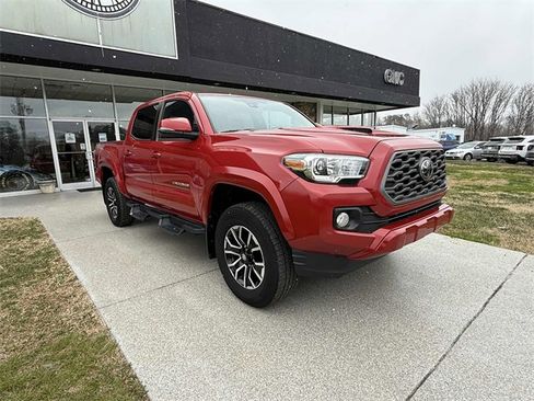 Used 2022 Toyota Tacoma TRD Sport image 1