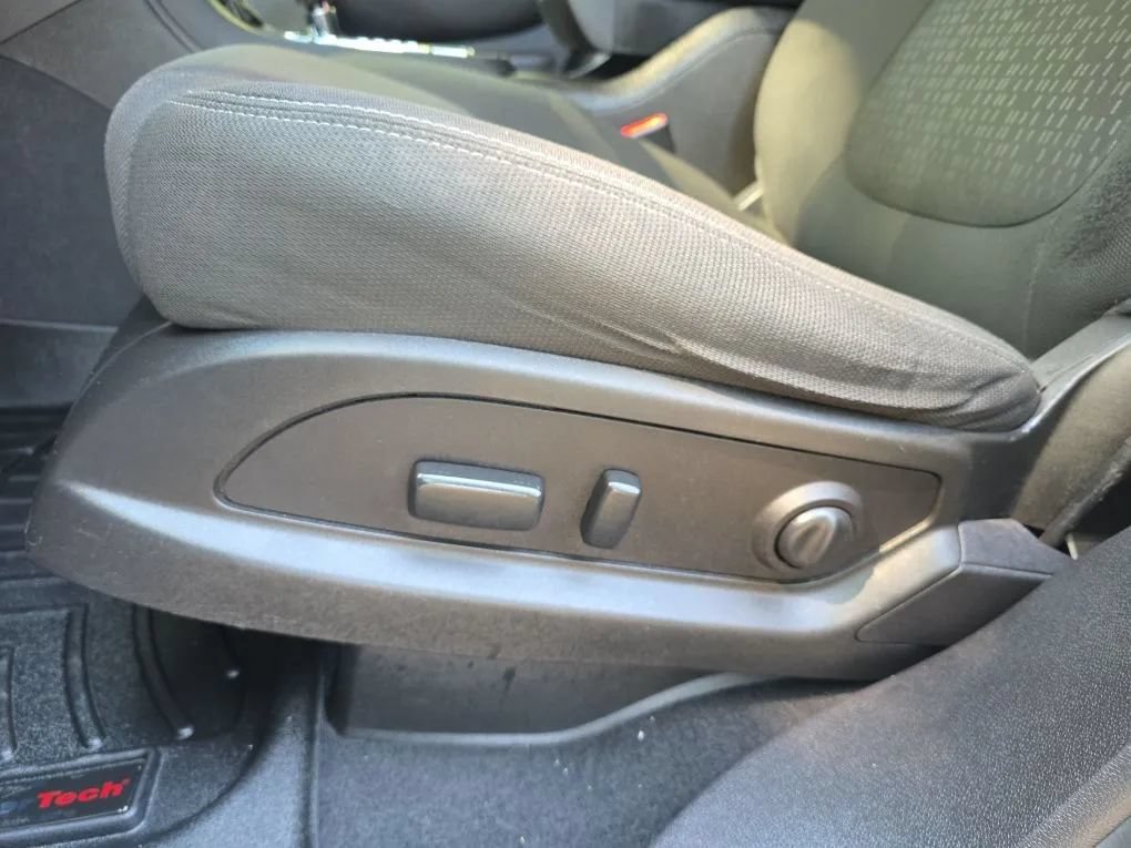 Used 2016 GMC Acadia SLE FWD image 15