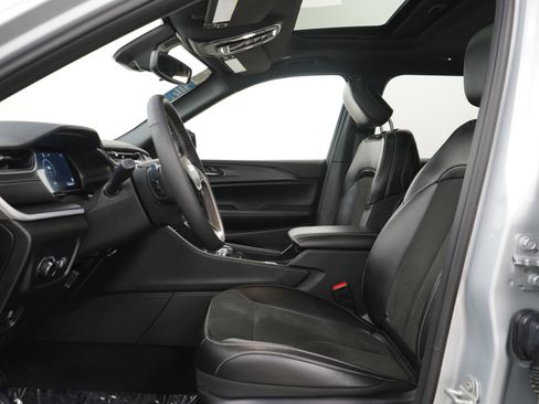 Used 2024 Jeep Grand Cherokee L Altitude image 24