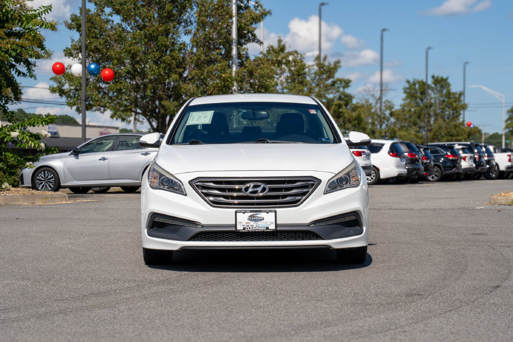 Used 2015 Hyundai Sonata Sport w/ Option Group 03 FWD image 2