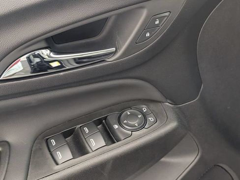 Used 2024 Chevrolet Equinox LT FWD image 12