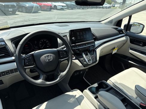 Certified 2026 Honda Odyssey Touring image 21