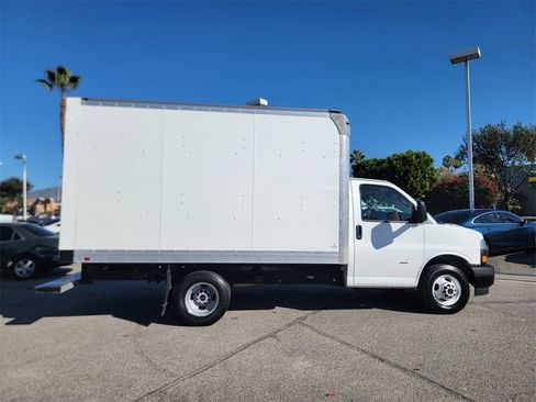 Used 2020 GMC Savana 3500 image 4