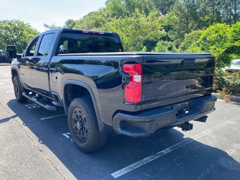 Used 2024 Chevrolet Silverado 2500 LT w/ Midnight Edition AWD/4WD image 4