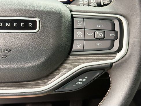 Used 2022 Jeep Wagoneer Series II AWD/4WD image 20