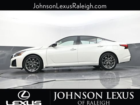 Used 2023 Nissan Altima 2.0 SR FWD image 21