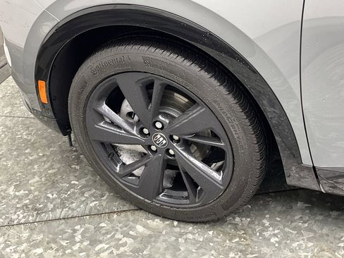 Certified 2025 Buick Envision Sport Touring image 36