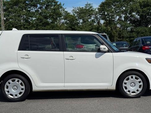 Used 2008 Scion xB FWD image 4