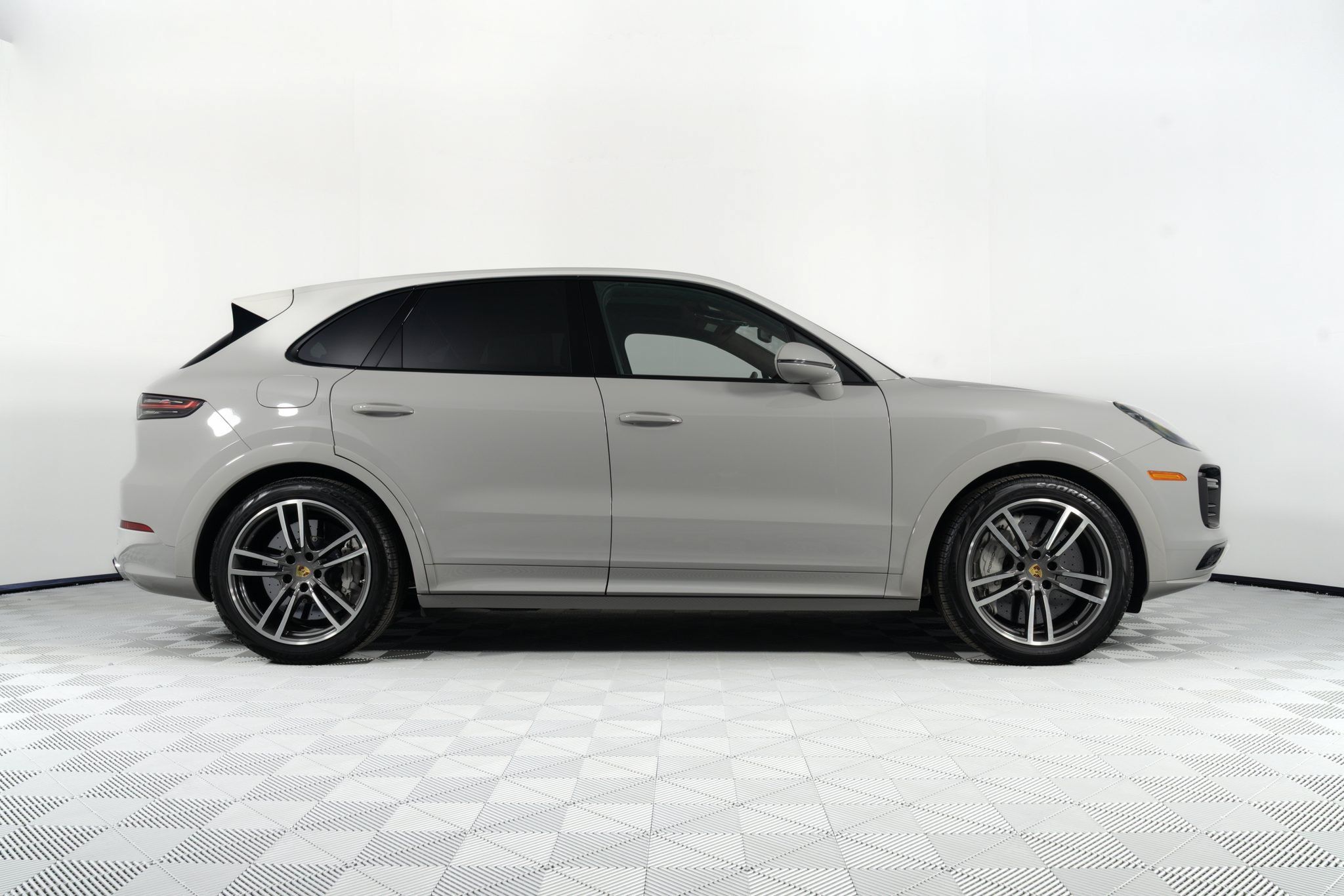 Used 2022 Porsche Cayenne Turbo AWD/4WD image 23