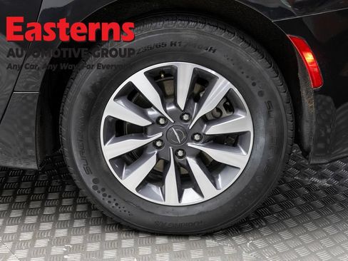Used 2023 Chrysler Pacifica Touring-L FWD image 8