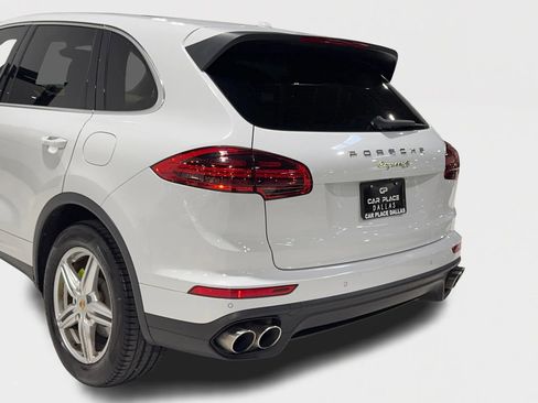Used 2015 Porsche Cayenne S w/ Premium Package image 9