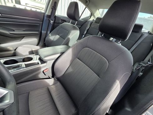 Used 2024 Nissan Altima 2.5 SV image 12